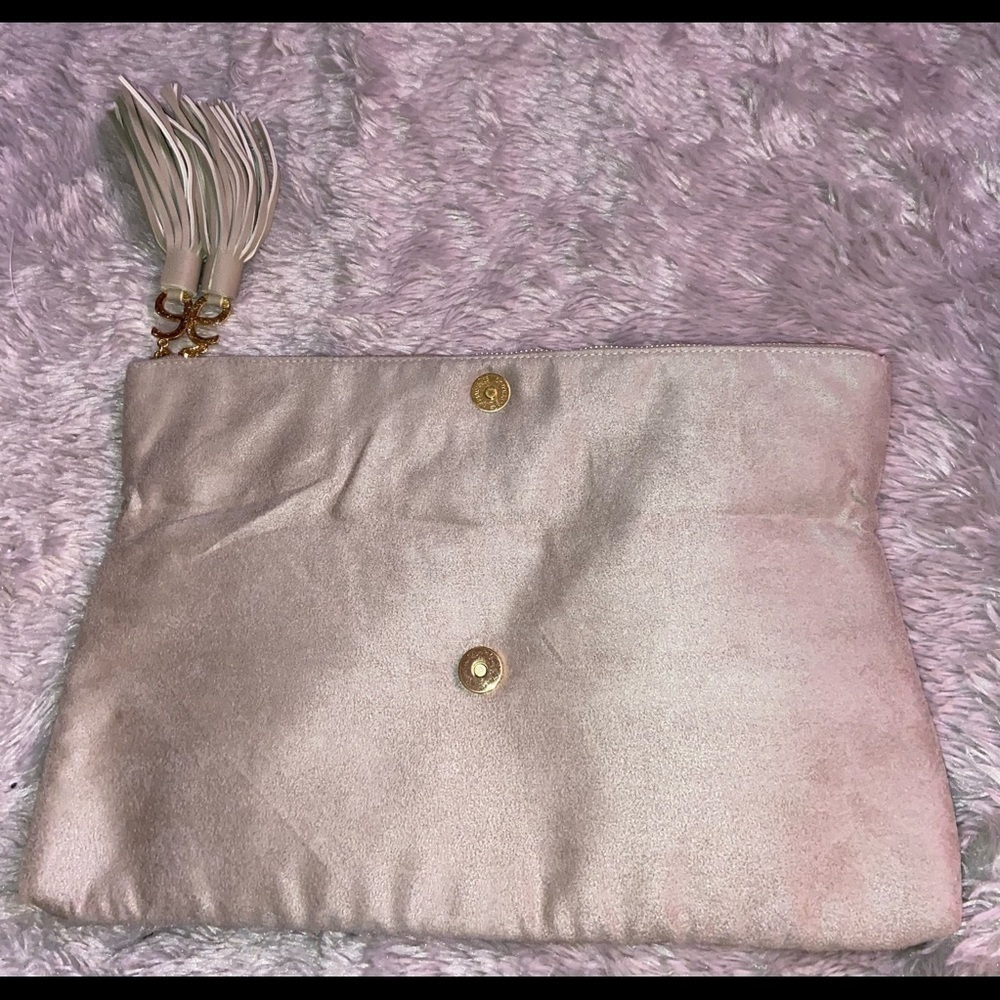 Arbonne
Treasures The Rainforest Purse Multi-color/Beige Vegan Leather Clutch    - Picture 14 of 15